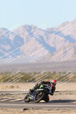 media/Dec-07-2025-CVMA (Sun) [[3e7d2de5dc]]/Race 16-Formula Middleweight/